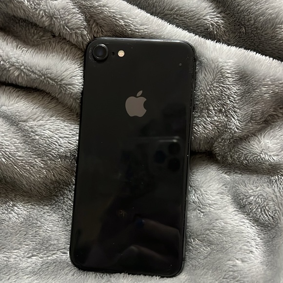 iPhone 8 - Picture 2 of 6